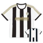 ブラックホワイトストライブサッカーユニフォームクラスtシャツ